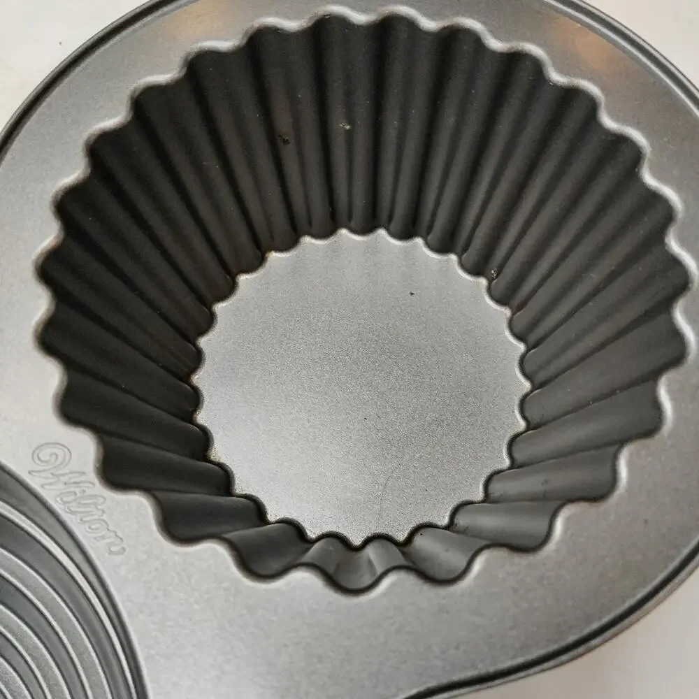 Wilton Giant Cupcake Baking Pan